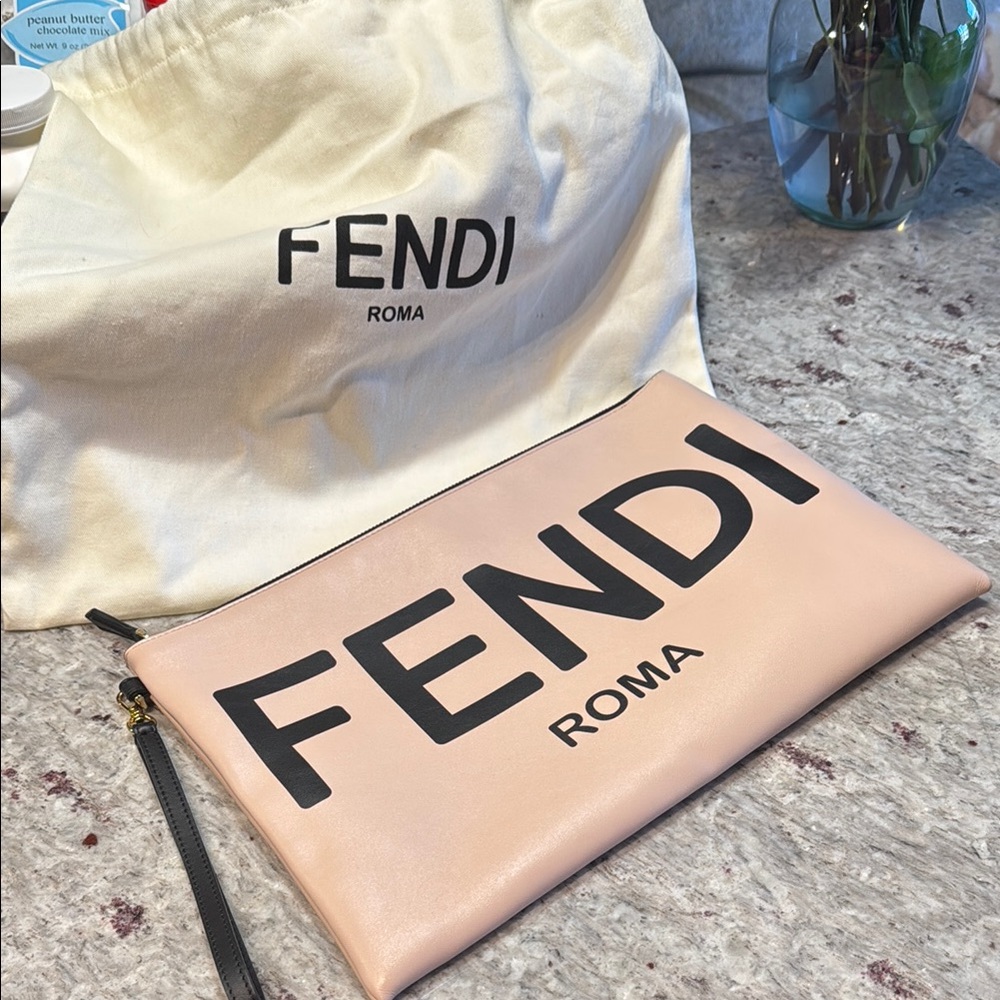🎉 FENDI Vitello Fluffy Grace Pouch Rosa Quarzo
